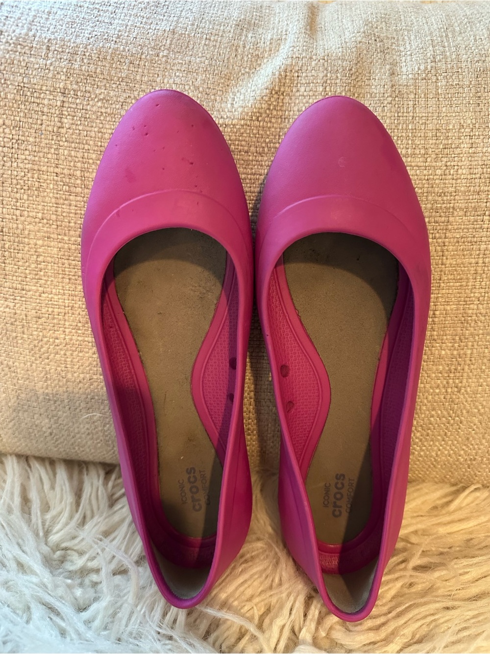 2 Pairs of Crocs Women’s size 6 Flats | Lightweight, Comfort Shoes - Picture 2 of 12